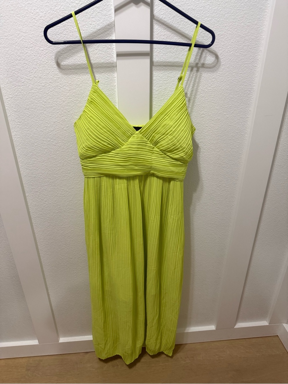 Banana Republic Plisse Pleated V-Neck Spaghetti Strap Dress green semi-formal
